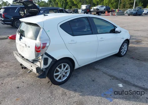 2013 Toyota Prius C Three z USA, uszkodzony, nr VIN JTDKDTB30D1557366